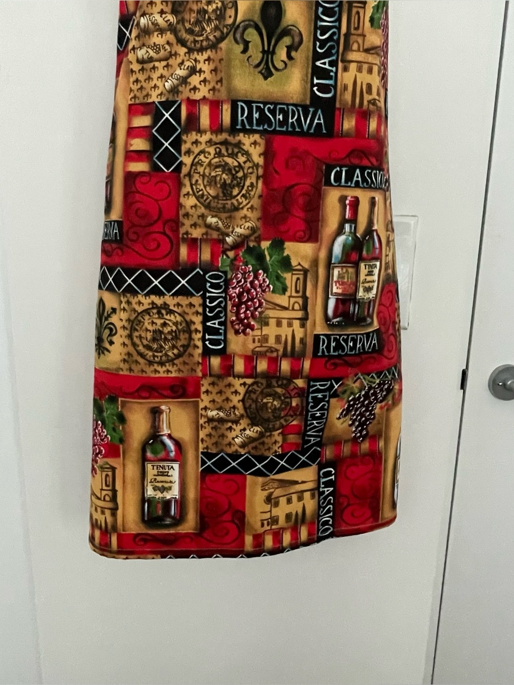 NWT Kay Dee Designs Chef Apron with Wine Bottle Print - Red, Tan, Green - Picture 3 of 10